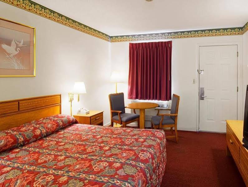 Americas Best Value Inn West Memphis - photo 12