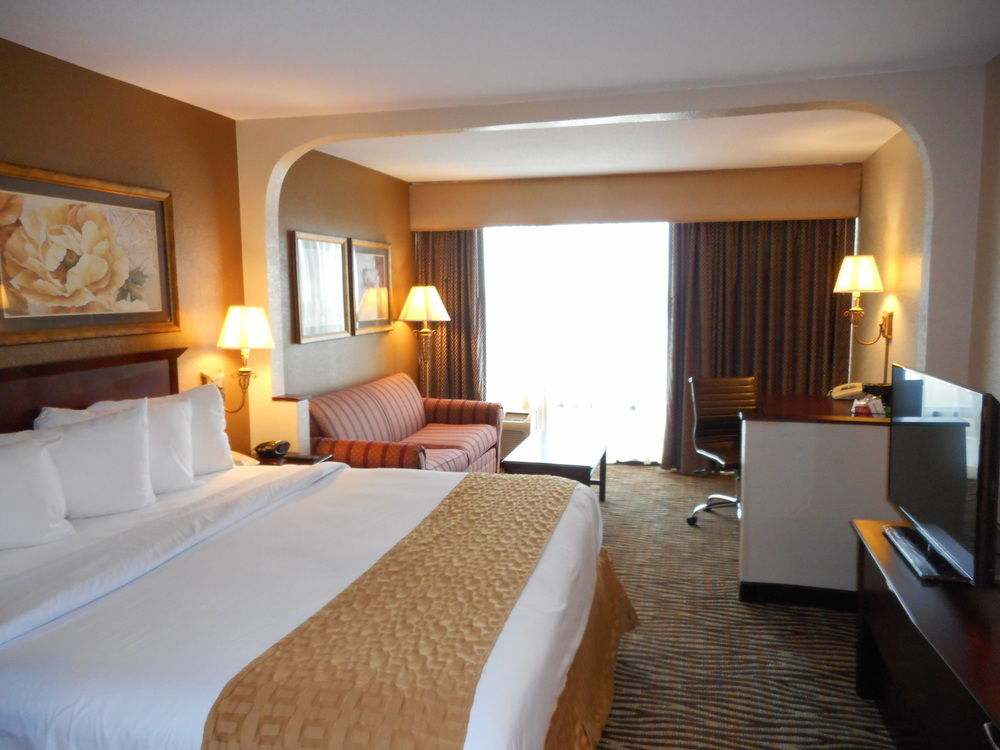 Clarion Inn & Suites By Hampton Convention Center - photo 6