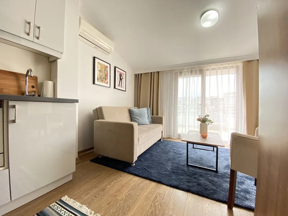 Spacious Modern Flat With Balcony 5 Min To Taksim — Istanbul