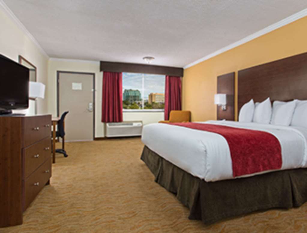 Ramada by Wyndham Tampa Westshore Airport South - photo 18