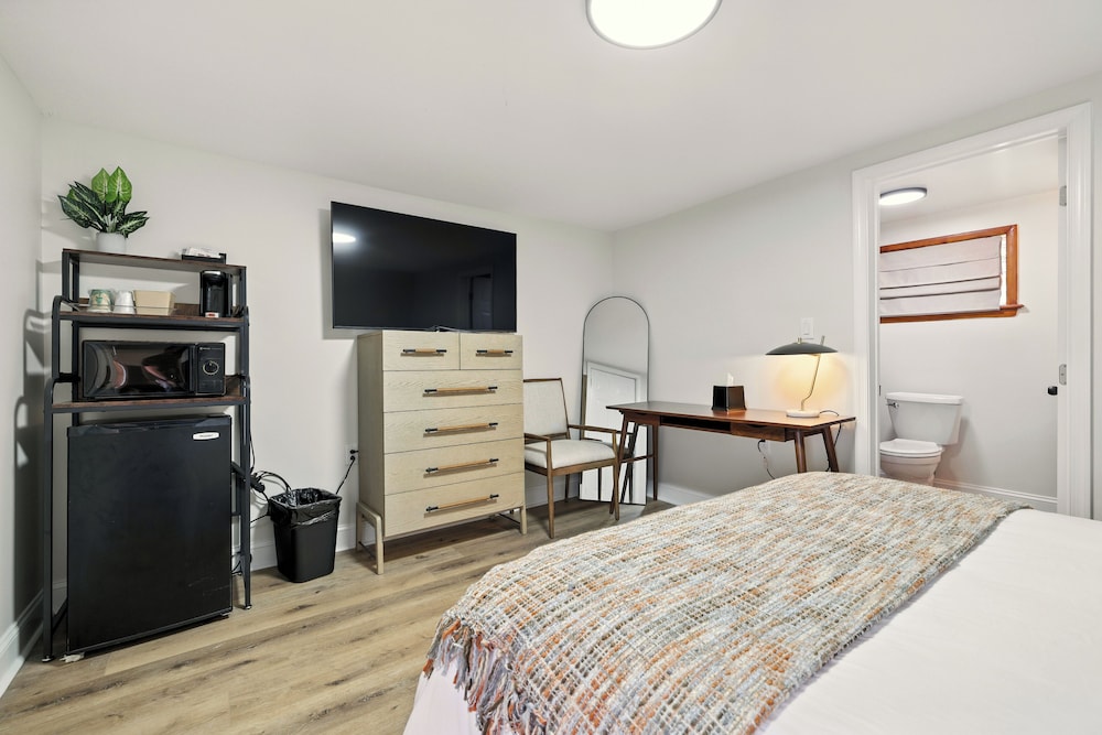 Hillside Motel LLC - photo 57