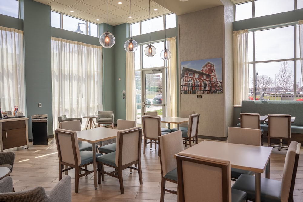Hampton Inn & Suites Erie Bayfront - photo 45