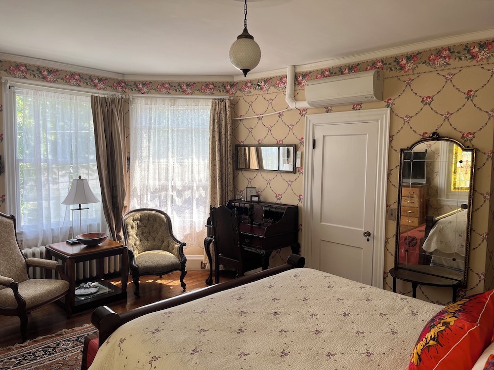The Munroe Inn - photo 18