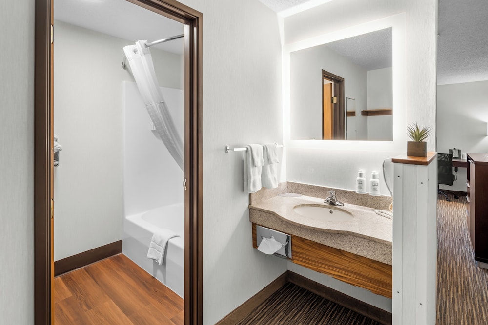 EverSpring Inn & Suites - photo 20