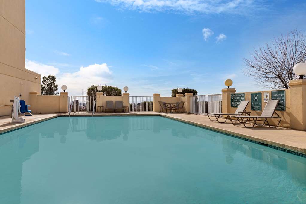 La Quinta Inn & Suites by Wyndham El Paso East - photo 4