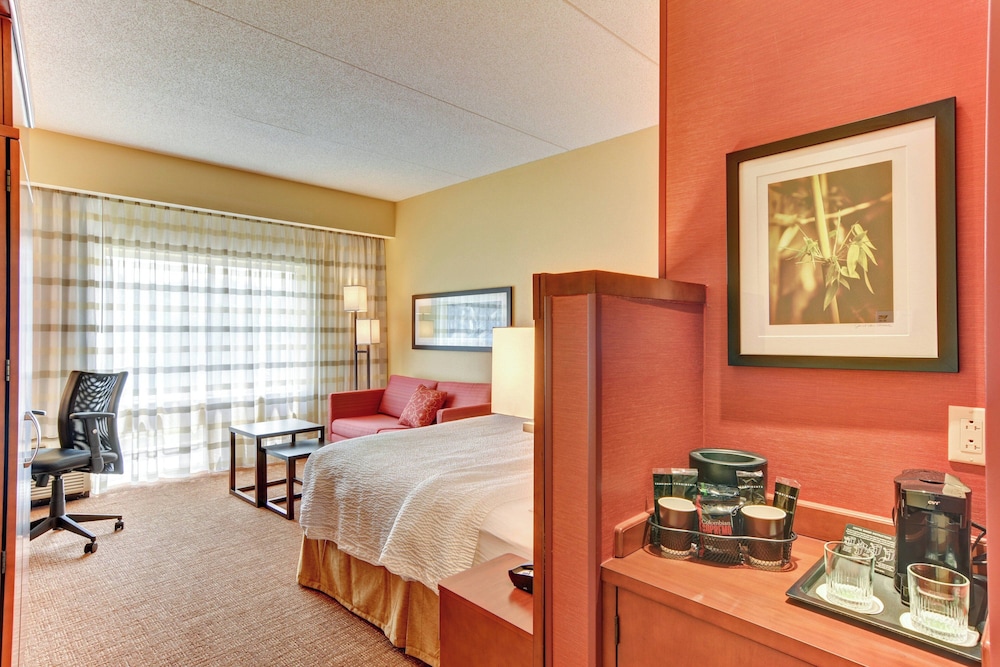 Courtyard by Marriott Bridgeport Clarksburg - photo 16