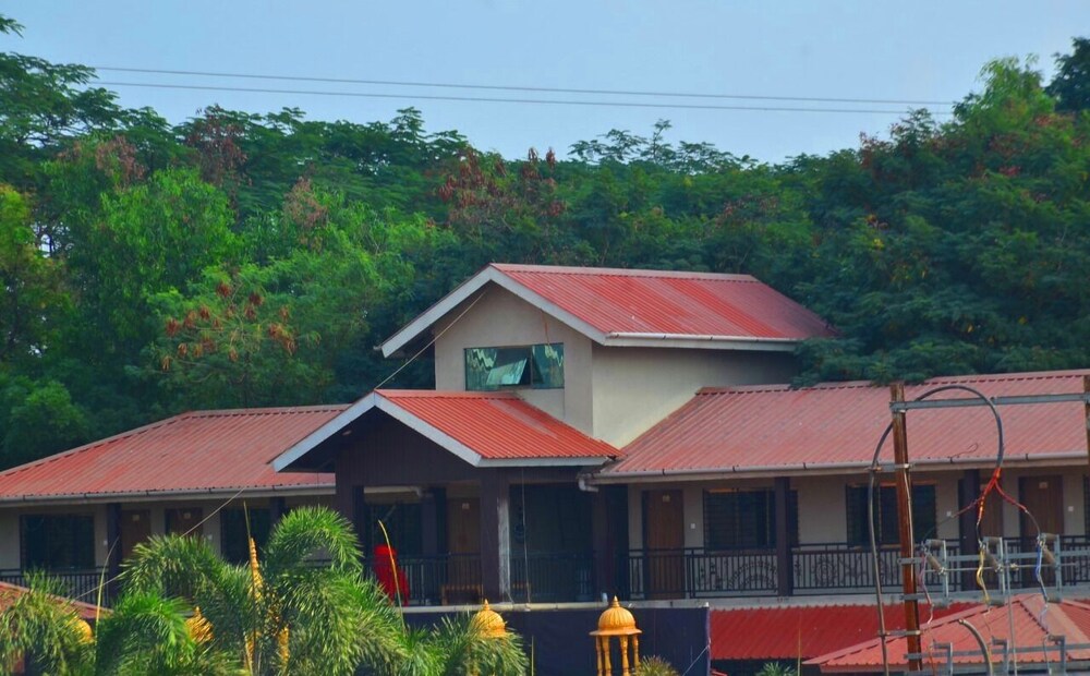 Shrubbery Palms Resort in Shahapur, India