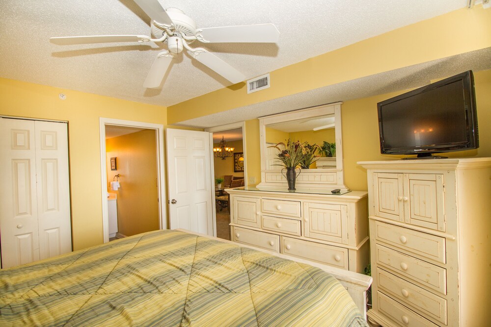 Pelican Beach Resort & Conference Center - photo 13