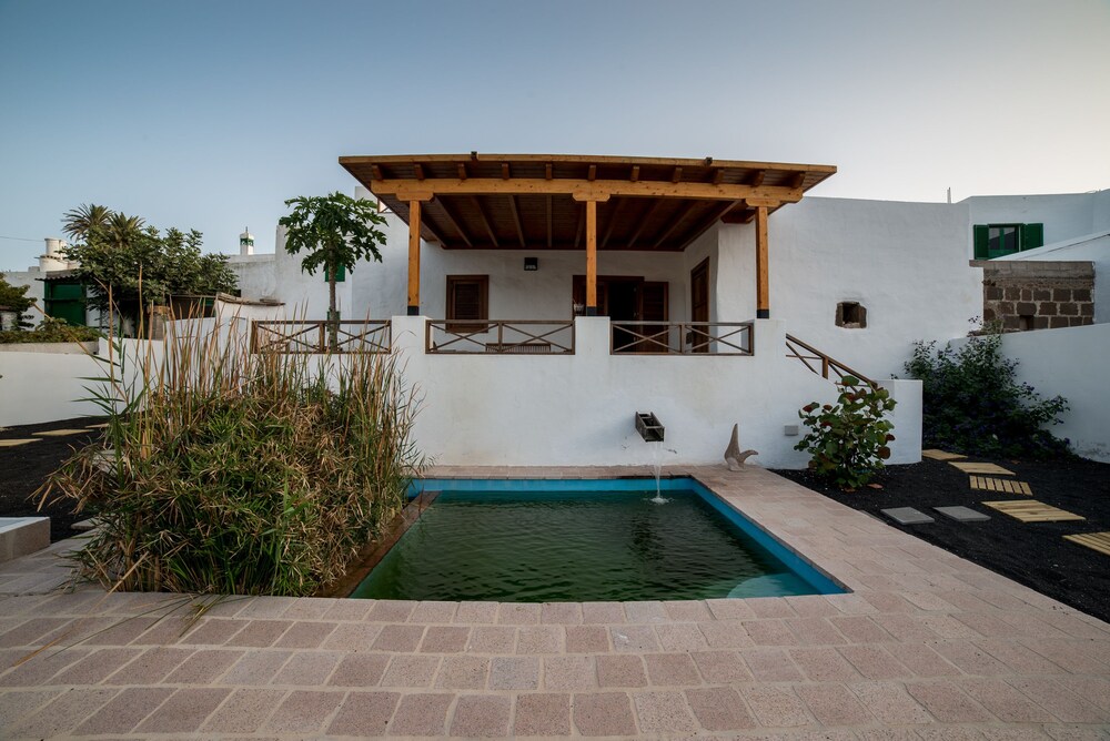 Lightbooking Volcano & picon — 4-Star Luxury Hotel in Haria, Spain