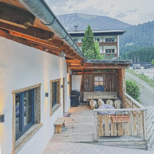 Chalet Schwarz — 4-Star Luxury Hotel in Berwang, Austria