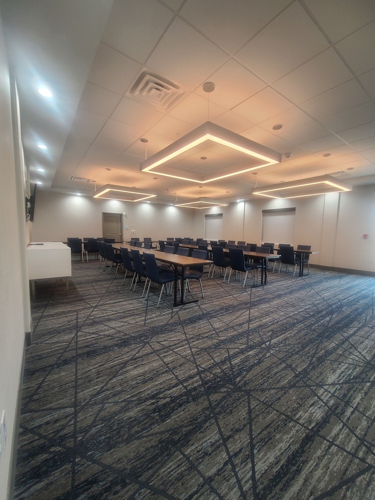 Holiday Inn Express Hotel & Suites Glen Rose - photo 25