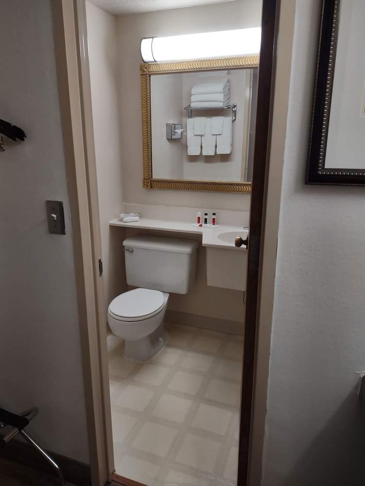Ramada by Wyndham Albert Lea - photo 38