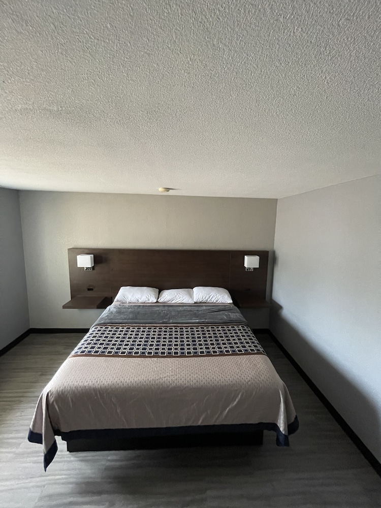 Ridge Motel - photo 25