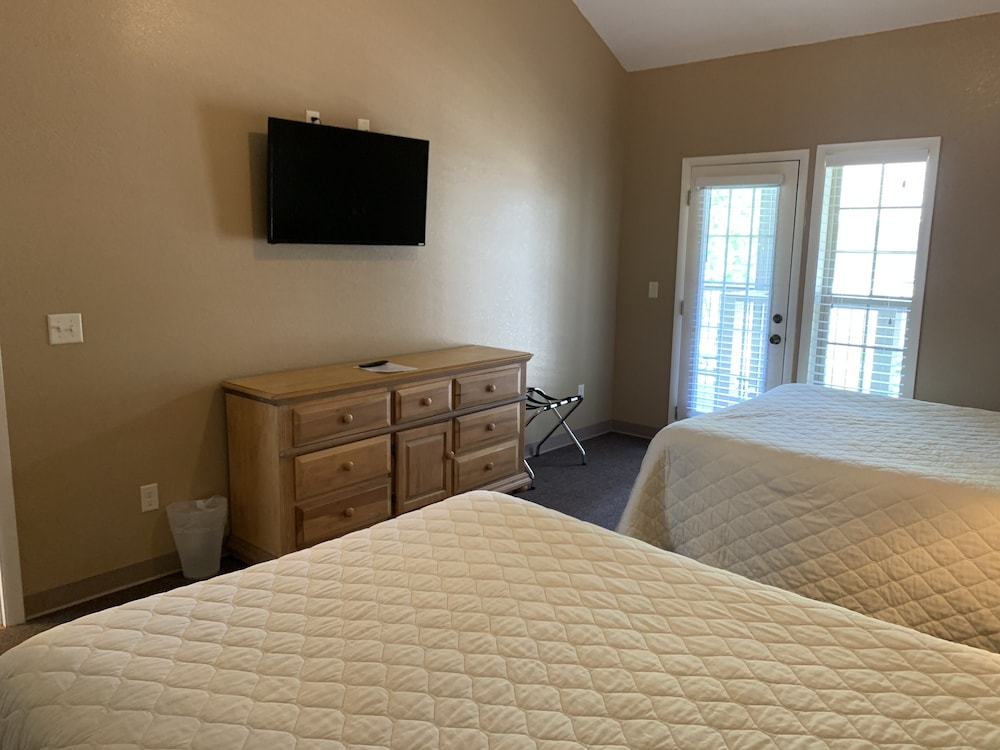 Carr's Northside Motel and Cottages - photo 24