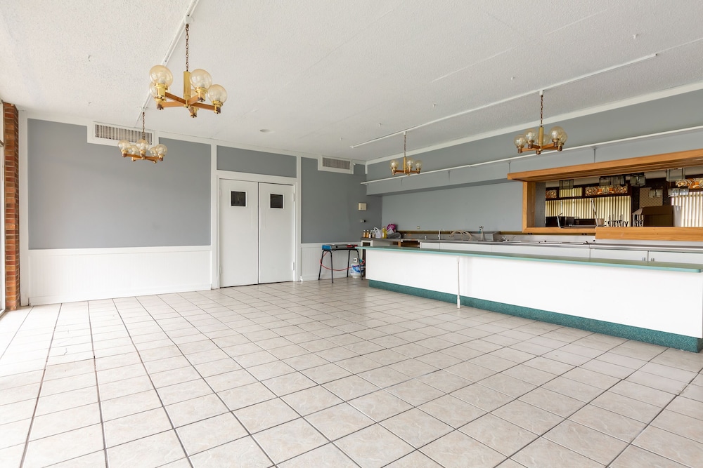 Americas Best Value Inn Rockford - photo 25