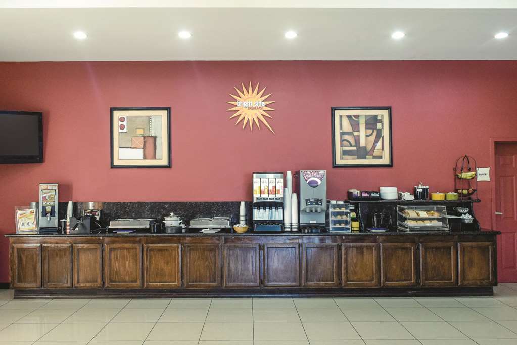 La Quinta Inn & Suites by Wyndham Alice - photo 24
