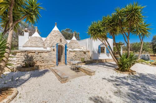 Trullo de Las Nubes by BarbarHouse in San Vito Dei Normanni, Italy