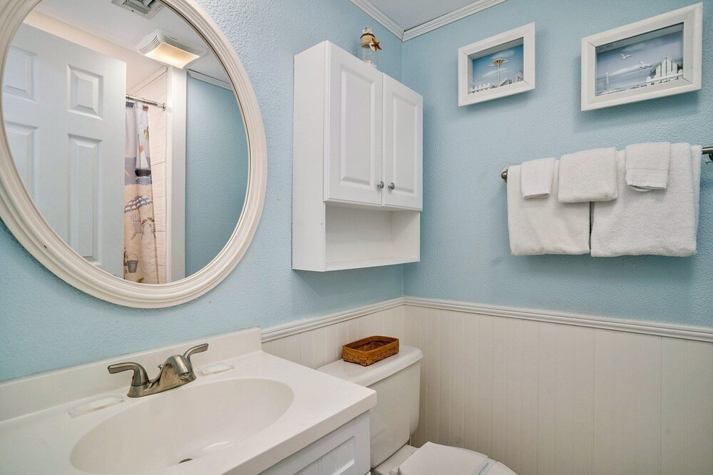 0906 Waters Edge Resort 1 Bedroom Condo by RedAwning - photo 11