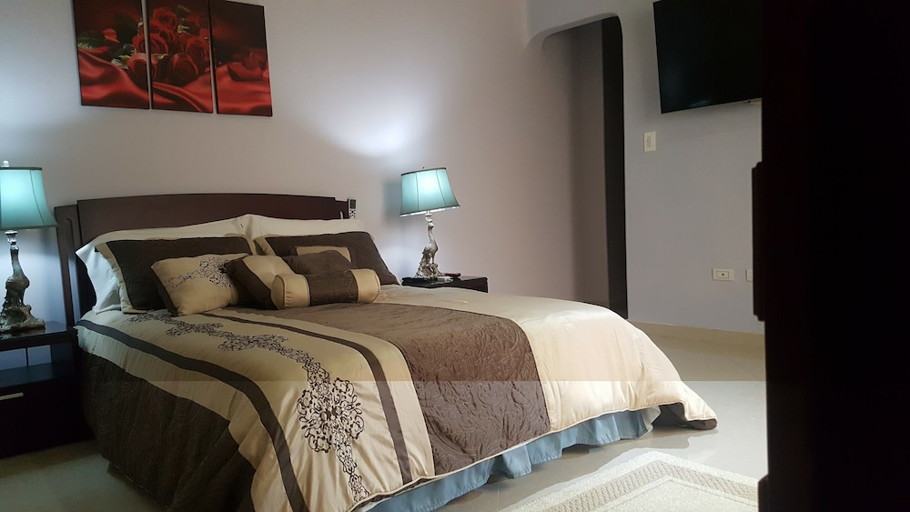 The Clover Dream Vacation Home — 5-Star Luxury Hotel in Palmira, Colombia