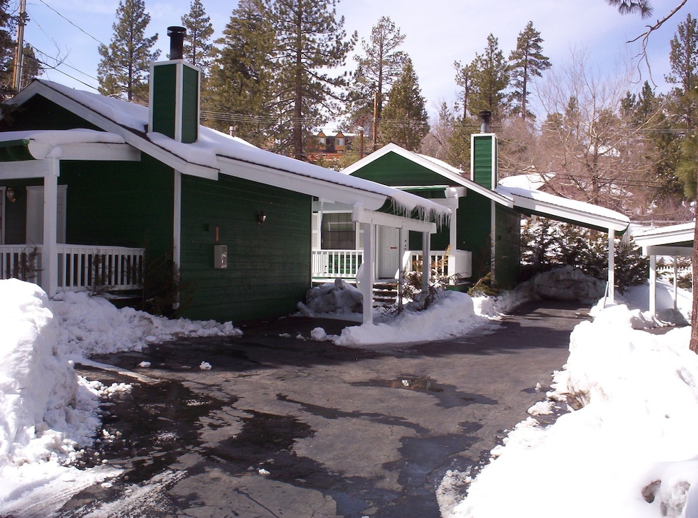 Big Bear Manor Spa Cabins - photo 24