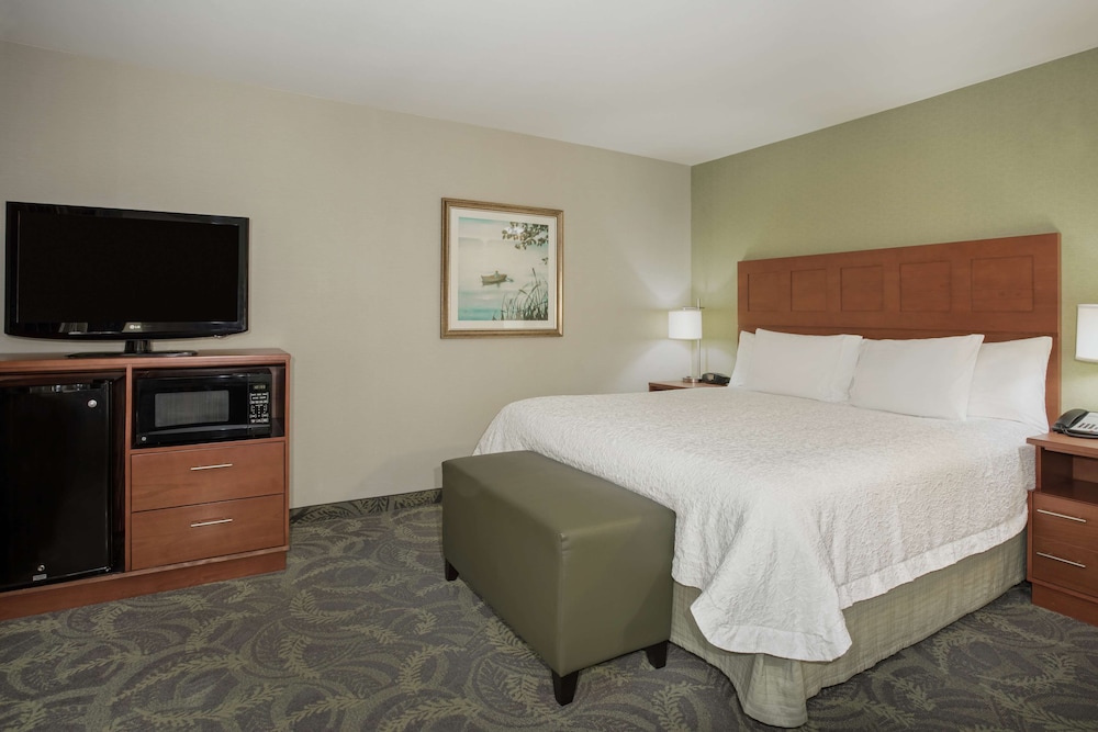 Hampton Inn and Suites Astoria - photo 44