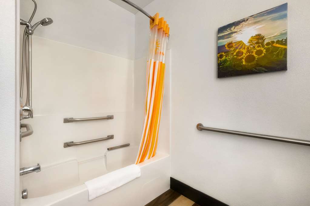La Quinta Inn & Suites by Wyndham Dublin - photo 30