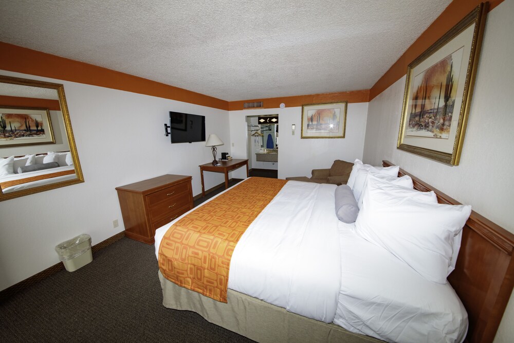 Howard Johnson by Wyndham Gallup - photo 8