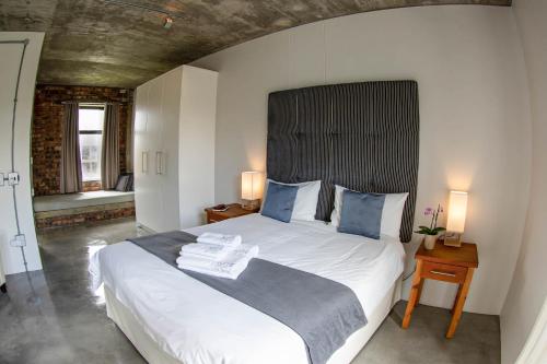Sunset Mansion Cape Town Rooftop Pool Villa Walk to Beach Mountain Views