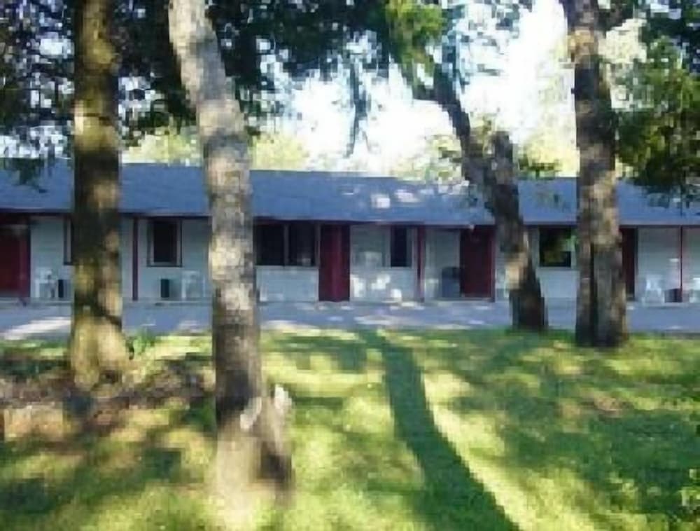 Shasta Dam Motel pet-friendly hotel Shasta Lake