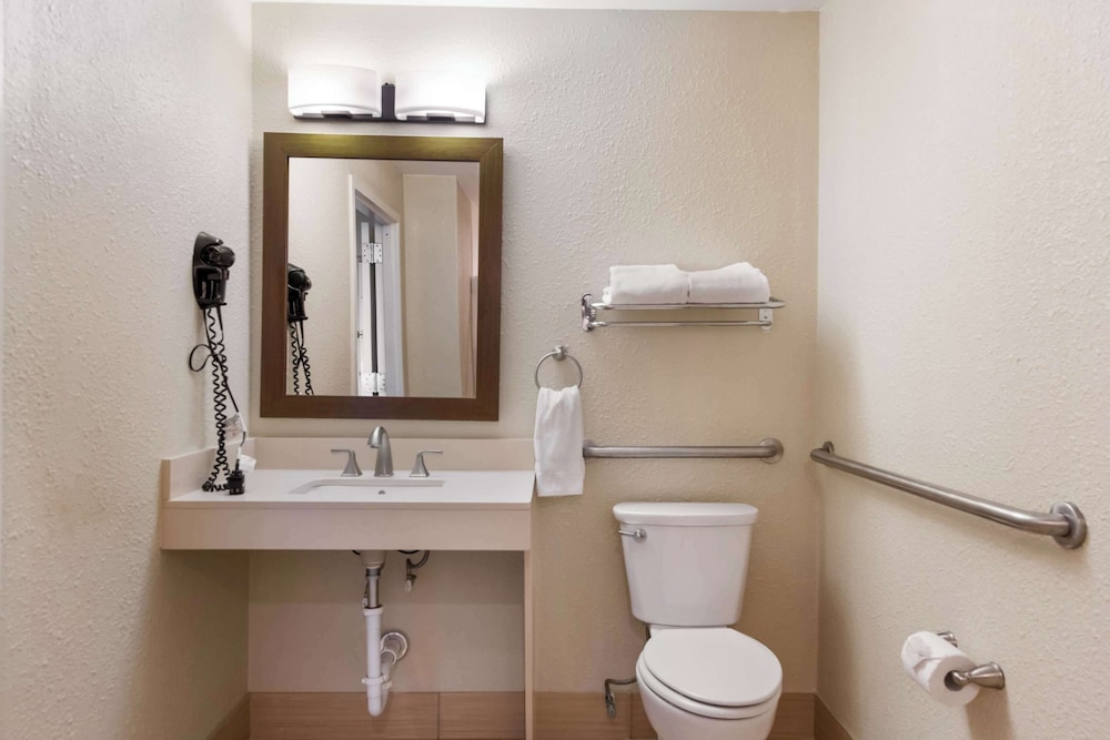 Comfort Inn South Oceanfront - photo 16