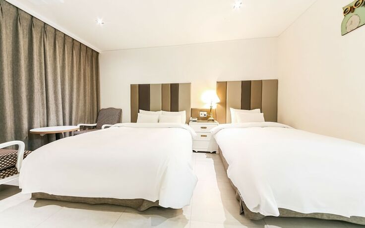 Jinju Hotel Owl in Chinju, South Korea