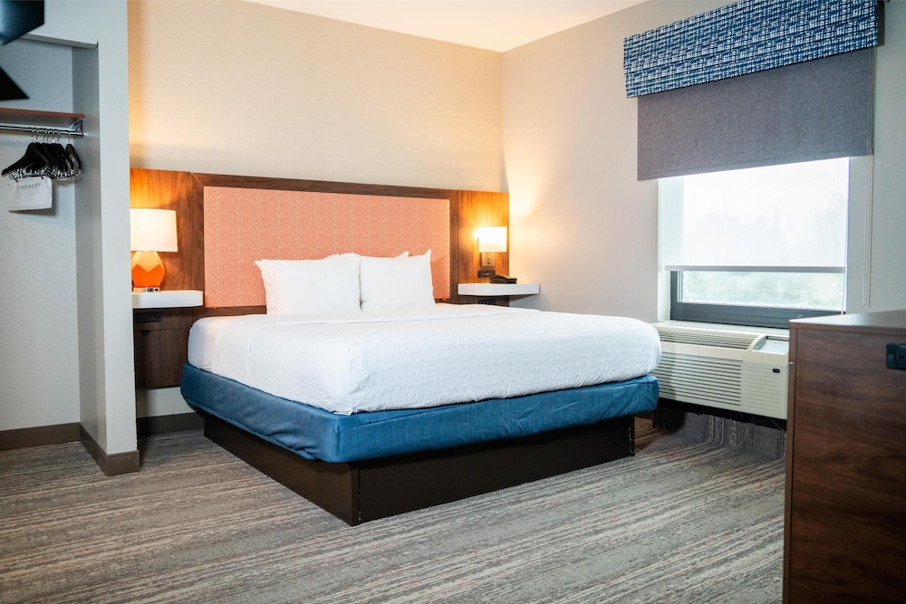 Hampton Inn Gonzales - photo 17