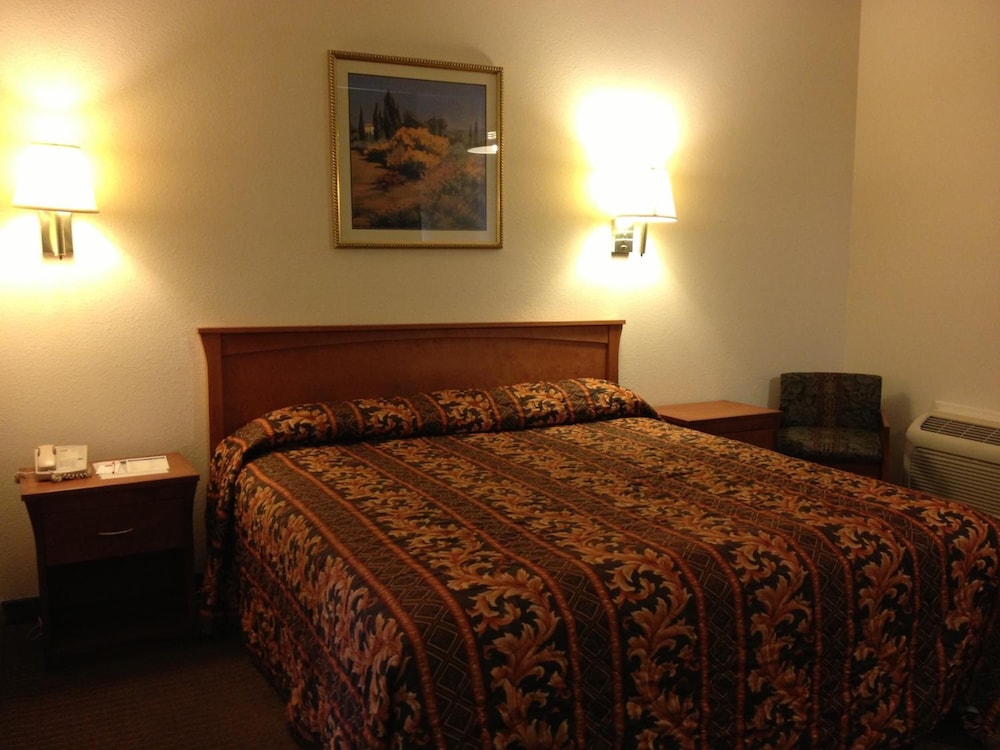 Riverside Inn & Suites - photo 19