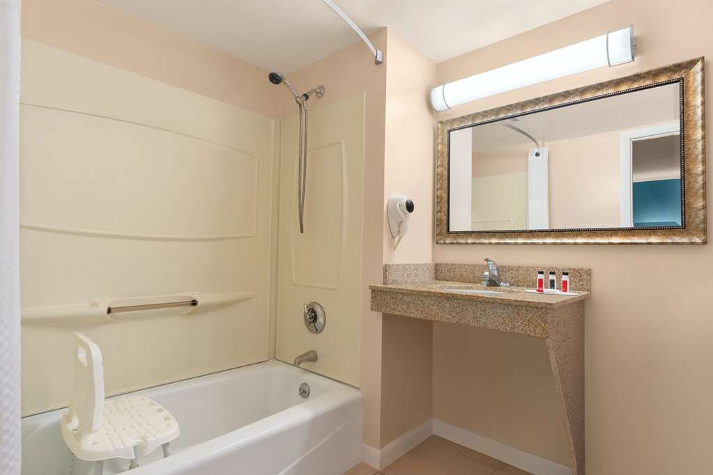 Days Inn By Wyndham Middletown Newport Area - photo 34