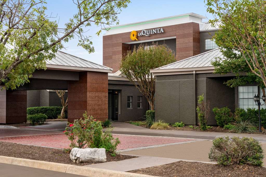 La Quinta Inn & Suites by Wyndham Round Rock North - photo 3