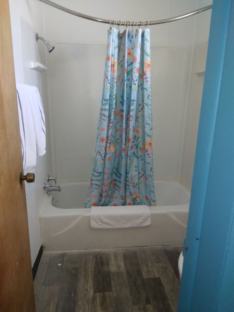 Capri Motel - photo 2