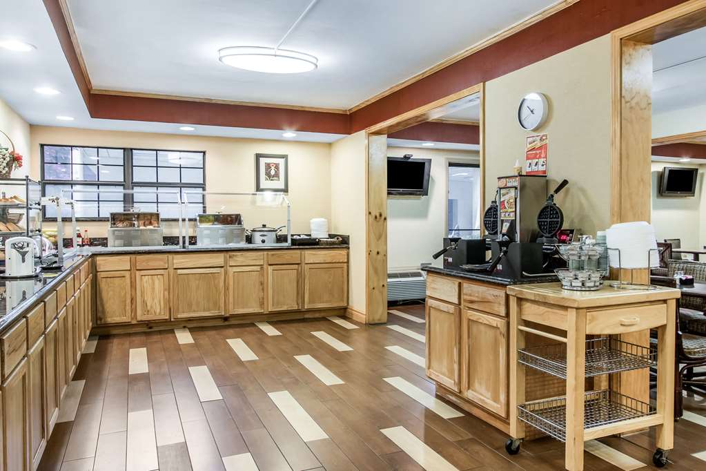 Ramada by Wyndham Tulsa Broken Arrow - photo 30