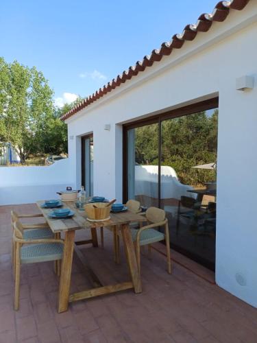 Casa da Azeitona T1 Monte do Serrado de Baixo — 4-Star Luxury Hotel in Evora, Portugal