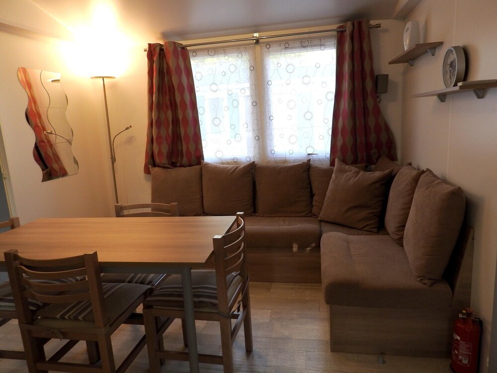 Bungalow With 3 Bedrooms in Valrasplage With Pool Access Terrace and Wifi 1 km From the Beach — 4-Star Luxury Hotel in Serignan, France