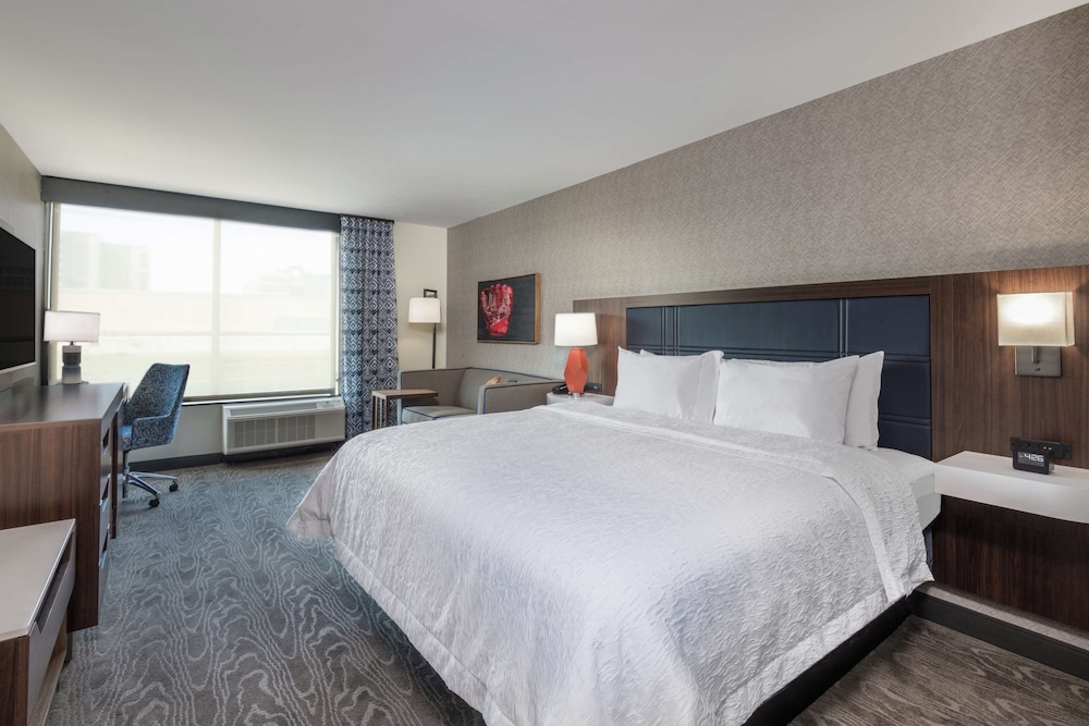 Hampton Inn & Suites Fort Wayne Downtown - photo 14