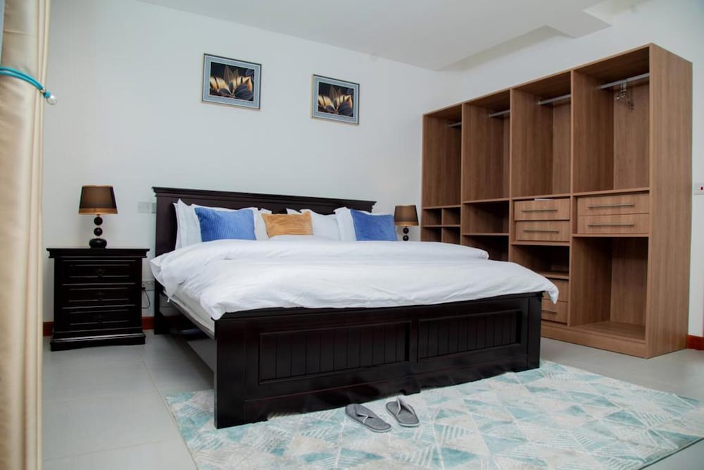 Luxury Cozy Kampala Apartment with 2 Bedrooms — 4-Star Luxury Hotel in Kampala, Republic of Uganda