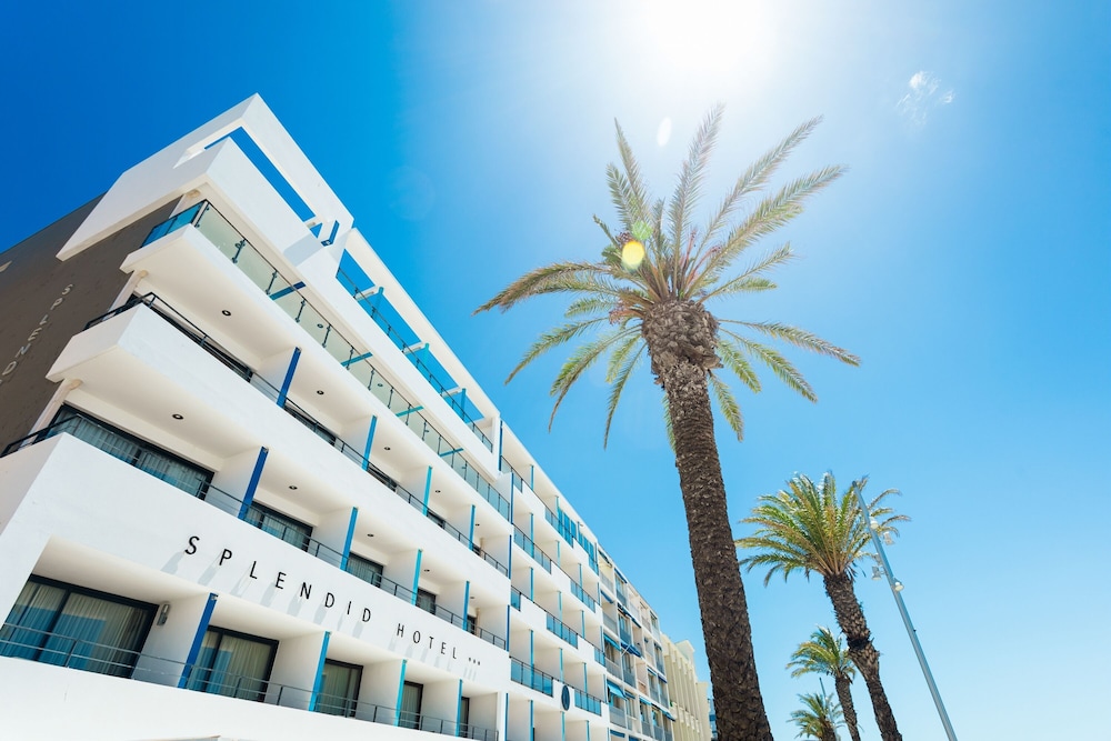 Splendid Hôtel Camargue in Le Grau-Du-Roi, France