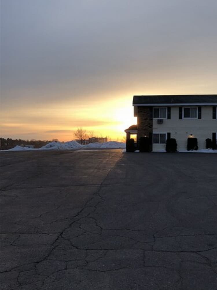 Value Host Motor Inn - photo 26
