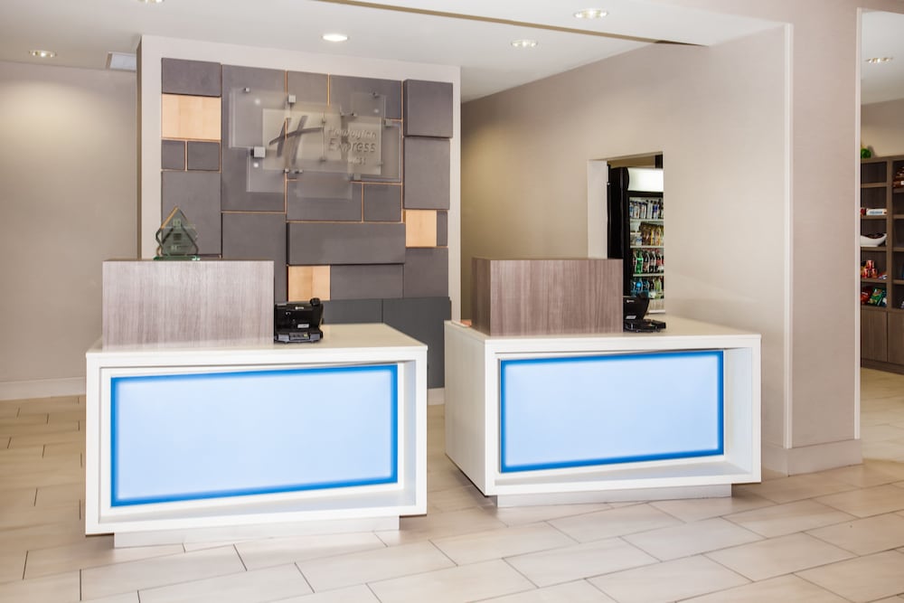 Holiday Inn Express & Suites Litchfield West by IHG - photo 48