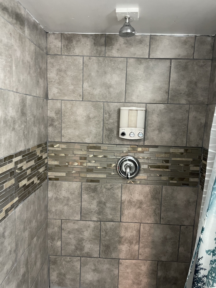 Downtown Suite Close to Topgolf Horseshoe Casino UM Baltimore - photo 11