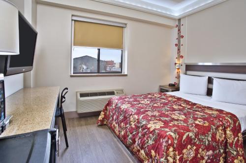 Commack Inn - photo 16