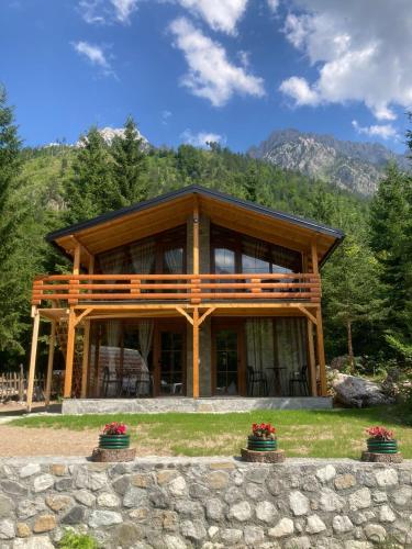 Bujtina Arturi — Valbone