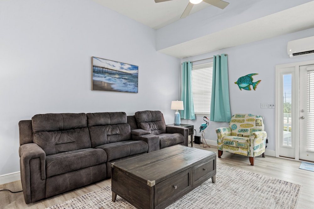 Sago by the Sea: 2 bed 2.5 bath Retreat Steps From the Beach Sleeps 7 - photo 11