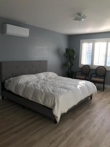 Room 1 - carbon neutral hotel in Fremont