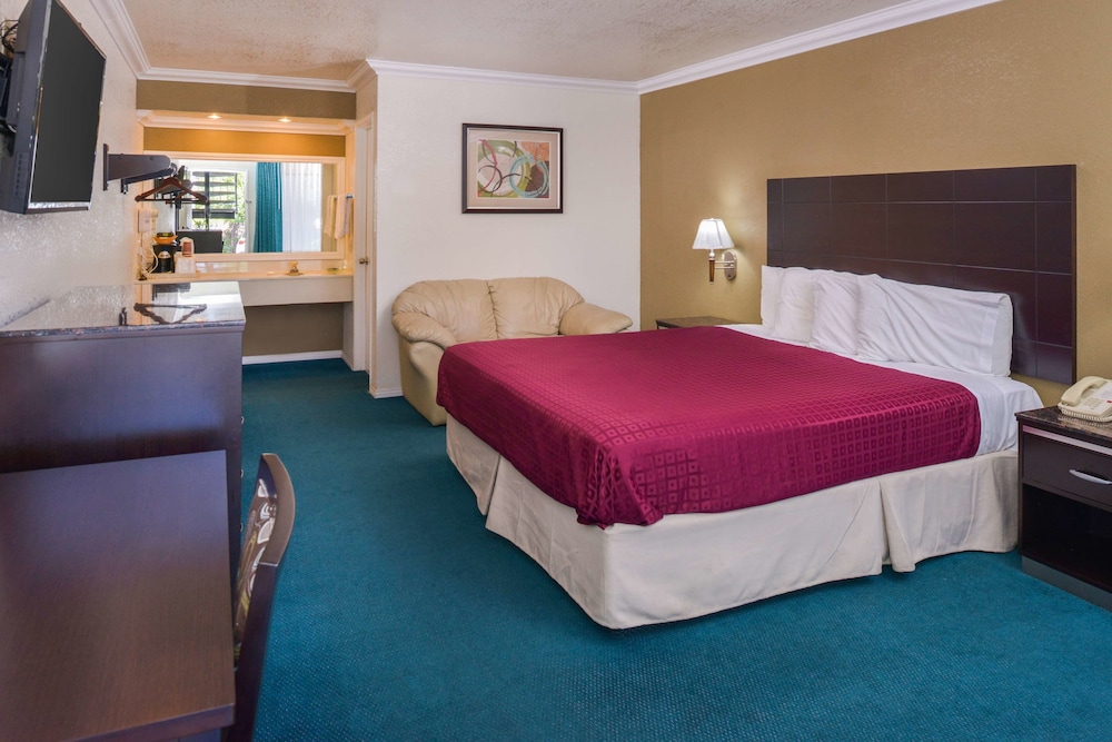 Atascadero Inn - photo 7